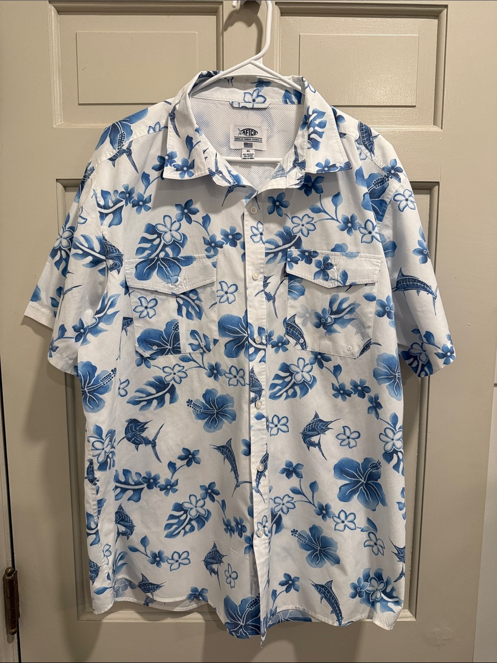 AFTCO White Short-Sleeve Button-Up Shirt with Blue Floral & Fish Print Sz XL